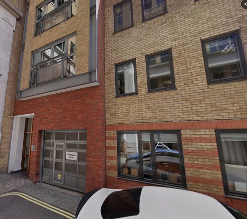1777966443CastlemaineHouseSW1Y6REfront.JPG